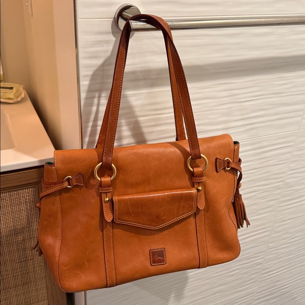 Elegant Tan Leather Tote Bag - Picture 4 of 7